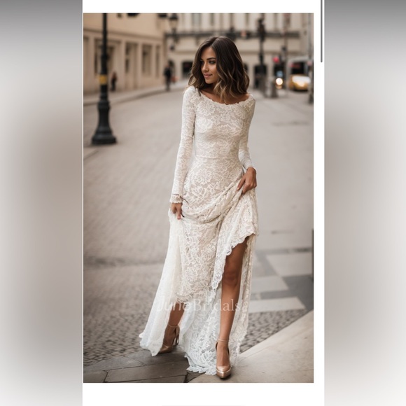 Elegant lace wedding dress for women, pleated white dress main image 1